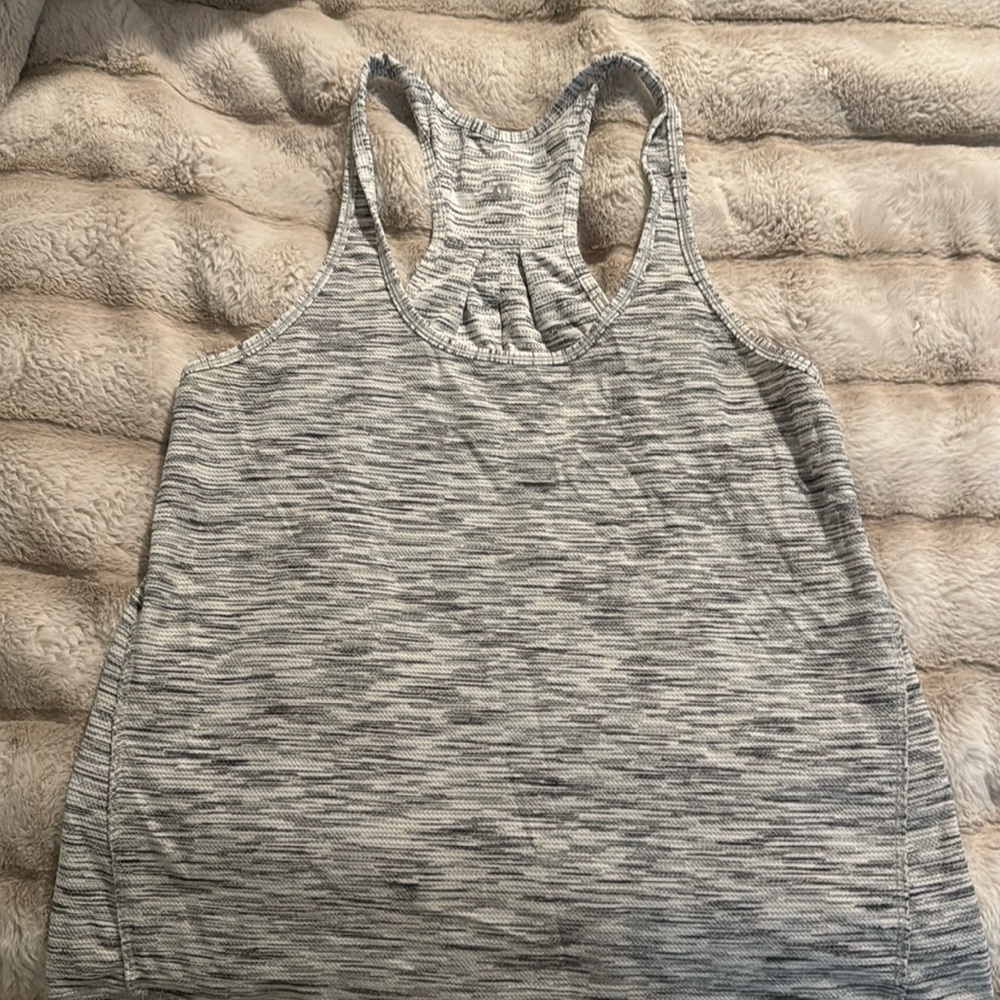 LULUEMON 105 degree singlet size 6
